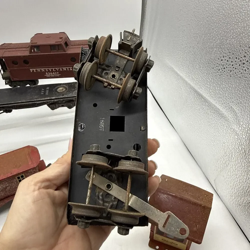 Lot Of Lionell/Marx Trains Plastic & Tin Mix & Various Size Train Wheels/Bumper